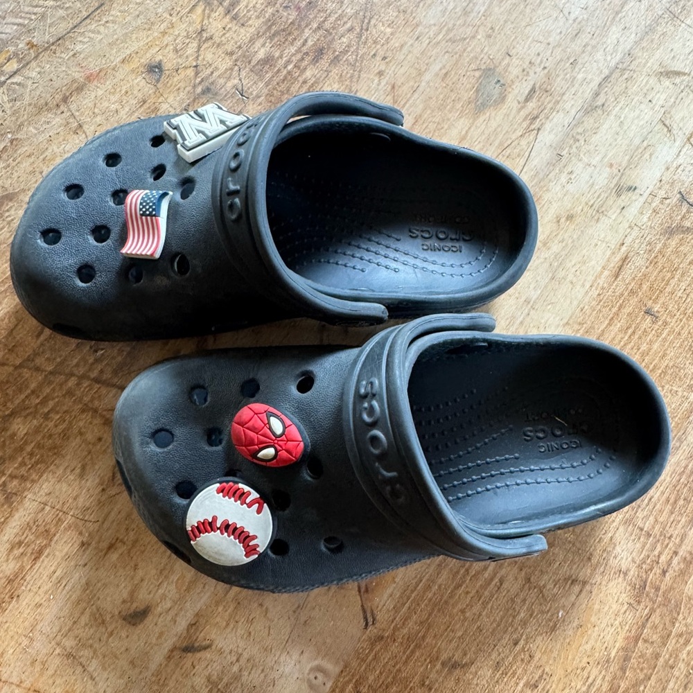 CROCS Black clogs with Classic Comfort